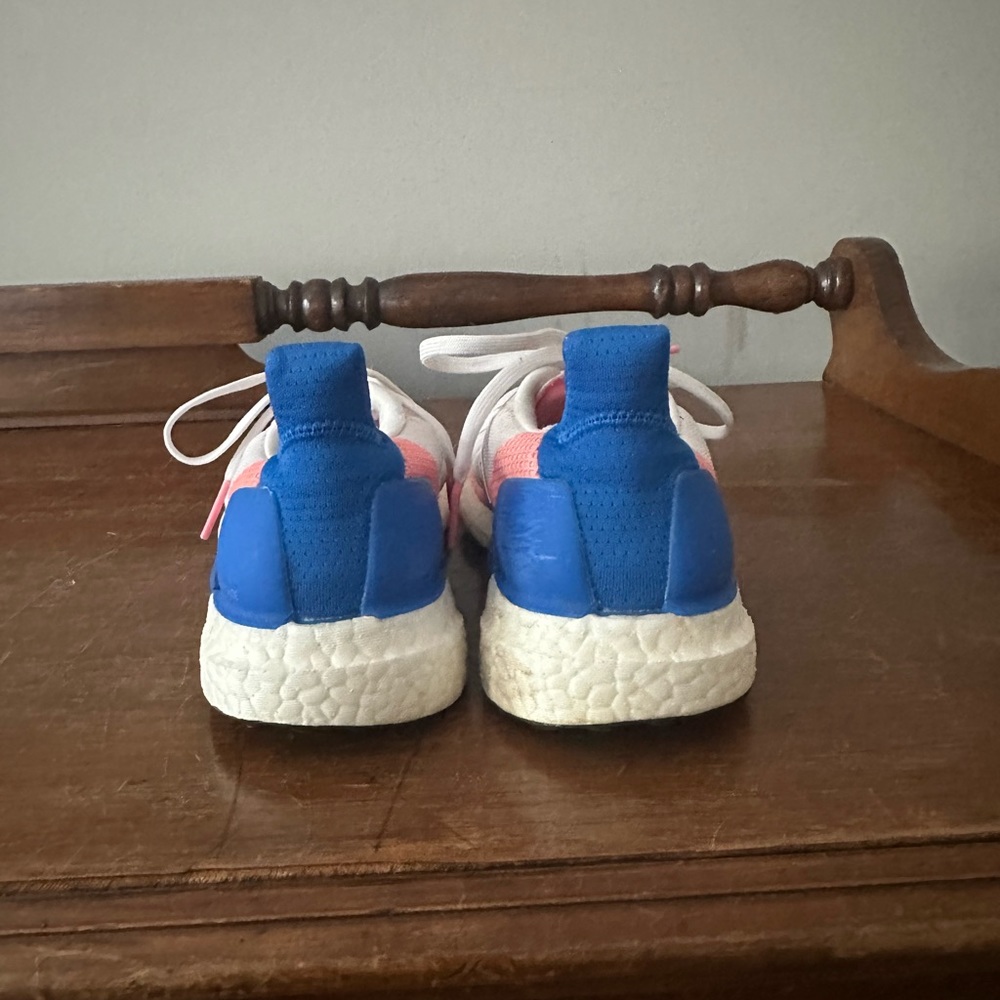Adaidas sneakers size 6.5